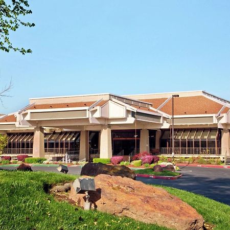 Doubletree By Hilton Sacramento Hotel Exterior photo