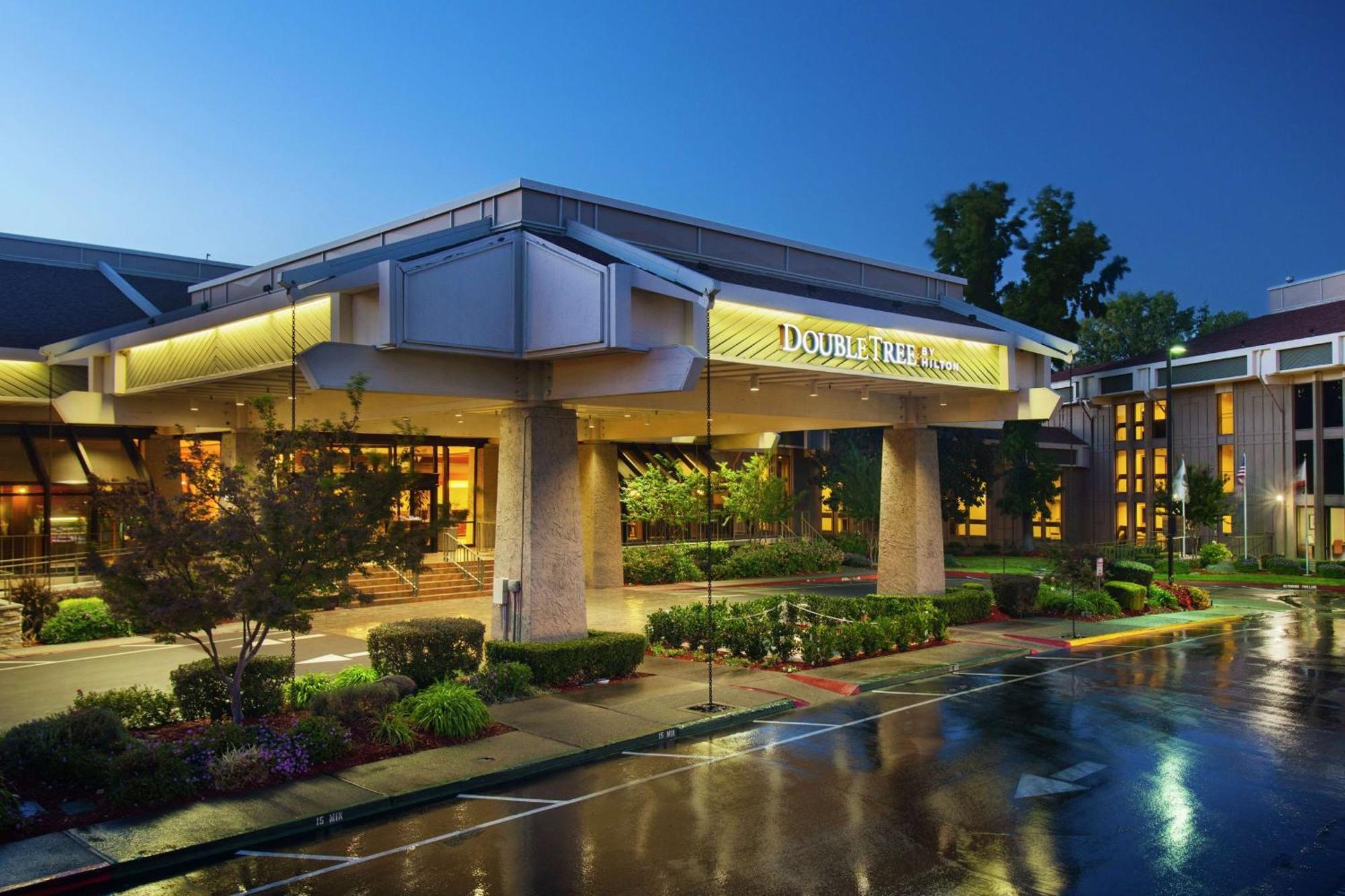 Doubletree By Hilton Sacramento Hotel Exterior photo