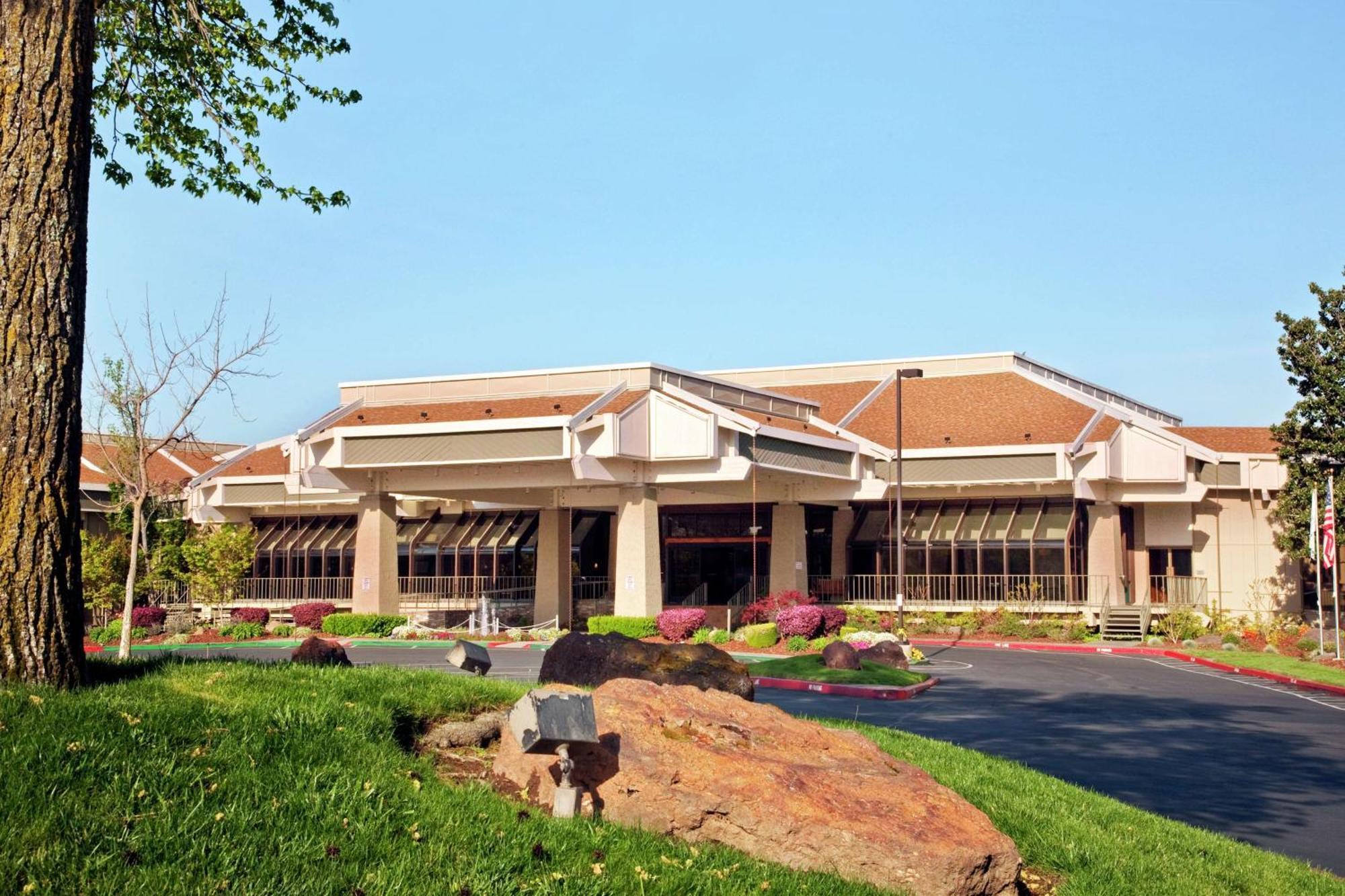 Doubletree By Hilton Sacramento Hotel Exterior photo